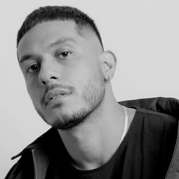 Mauricio Rico 飾演 Andrés