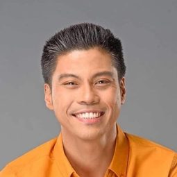 傑拉德·那坡里斯 飾演 Vince