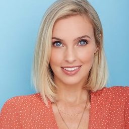 Alicia Banit 飾演 Kat Karamakov