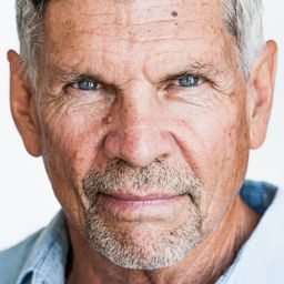 Sonny King 飾演 Spc. Jenson