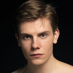 Mikko Kauppila 飾演 Jarmo