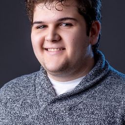 Toni Garrido 飾演 Nogueras