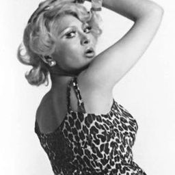 Claudia Tate 飾演 Fichera 1