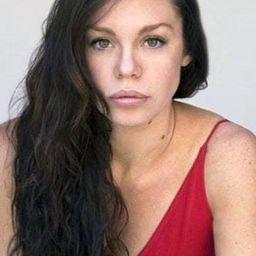 Veronica Milagros 飾演 Dulce de la Rosa