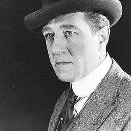 Crauford Kent - Shining Victory演員 飾演Dr. Corliss