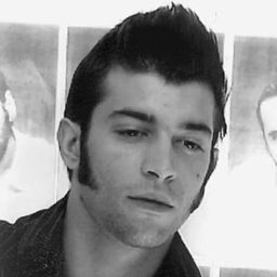 Foivos Kontogiannis - 分裂的世界演員 飾演Bar tender