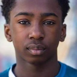 Araloyin Oshunremi 飾演 Gino