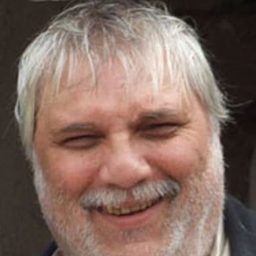 多魯·安納 飾演 Gas pump attendant