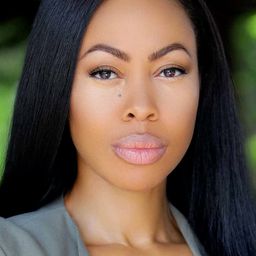 Dawn Halfkenny - 薩凡納的晨曦演員 飾演Mona - Waitress