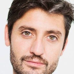 麥斯·馬里耶格斯 飾演 Iker