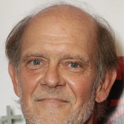 Dave Florek 飾演 Crocker