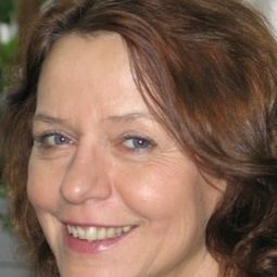 Iwona Glebicka - 殺誡演員 飾演Photo Store Clerk