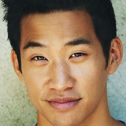 Patrick Kwok-Choon 飾演 Justin