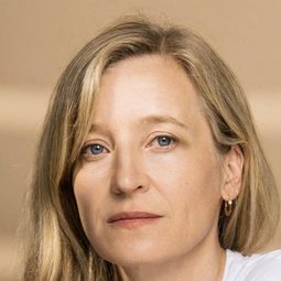 奧瑞麗雅·培帝 飾演 