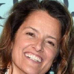 Dudu Douglas-Hamilton 飾演 Self