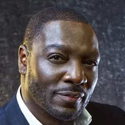 Adewale Akinnuoye-Agbaje 飾演 Algrim / Kurse