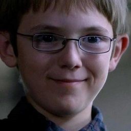 Sean Michael Kyer 飾演 Oscar