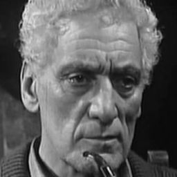 Edmond Beauchamp 飾演 Professor Le Gossec