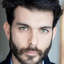 Ziad Jallad 飾演 Selim