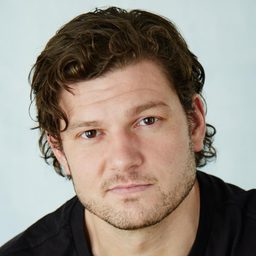 John Harding 飾演 Colin