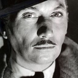 Jean-Jacques Delbo 飾演 Self