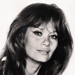 莉雅瑪薩希 - 阿隆桑芳演員 飾演Charlotte