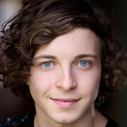 Connor Catchpole 飾演 Teenage Boy