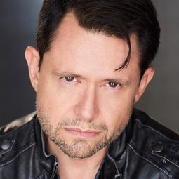 Scott Butler - English Estate演員 飾演Fred