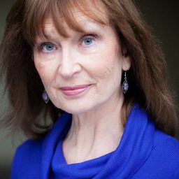 Martina McClements 飾演 Mrs. Blithe