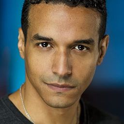 Bert Cardozo 飾演 August