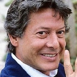 Vicente Parra 飾演 Don Juanjo