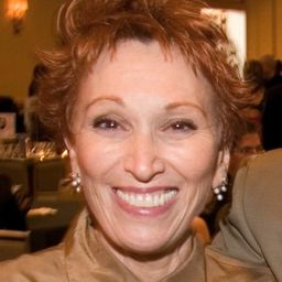 Babs Chula 飾演 (voice)