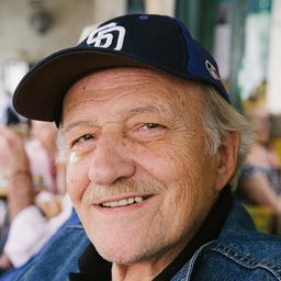 Alkis Panagiotidis 飾演 Andreas Le Grand