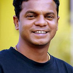 Dharmajan Bolgatty 飾演 