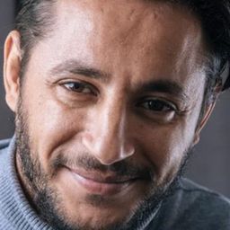 Nabil Asli 飾演 Interne médecine