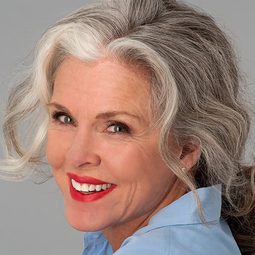 Hilary Momberger - 查理布朗的感恩節演員 飾演Sally Brown (voice)