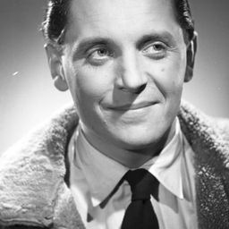 Zdzisław Maklakiewicz 飾演 Magazine Salesman