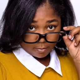 Jessica Mikayla Adams 飾演 Paris Brownlee