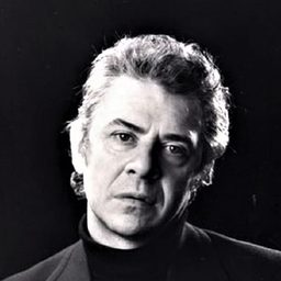 Viktor Ilchenko 飾演 Pavel Konstantinovich