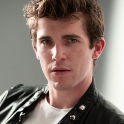 艾瑞克·馬希普 - 心動隔扇窗：飄洋過海演員 飾演Artemis Hidalgo