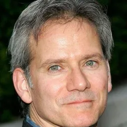 坎貝爾·史考特 飾演 David McCune