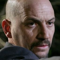 Umberto Procopio 飾演 Cesar