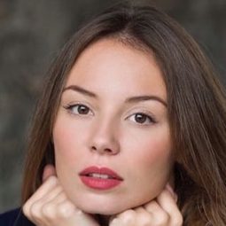 Matilda Marty 飾演 Pauline enfant