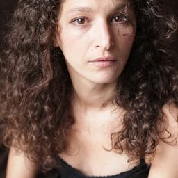 蘇哈德特米米 飾演 Djamila, la mère de Samir