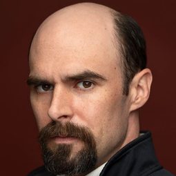 Tommy Buck - 她來到我身邊演員 飾演Bartender