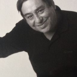 Carlos Rodrigues 飾演 