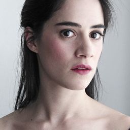 塔瑪拉·瓦亞塔 飾演 María