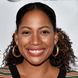 娜塔莉·保羅 - 流星射手演員 飾演Gloria James