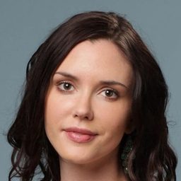 Margaret Laney 飾演 Chloe