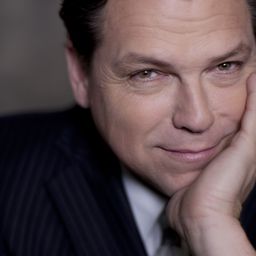 Michael Schade 飾演 Tito Vespasiano